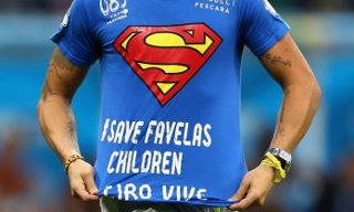 월드컵 경기장 진입, “빈민촌 아이들을 구하라”