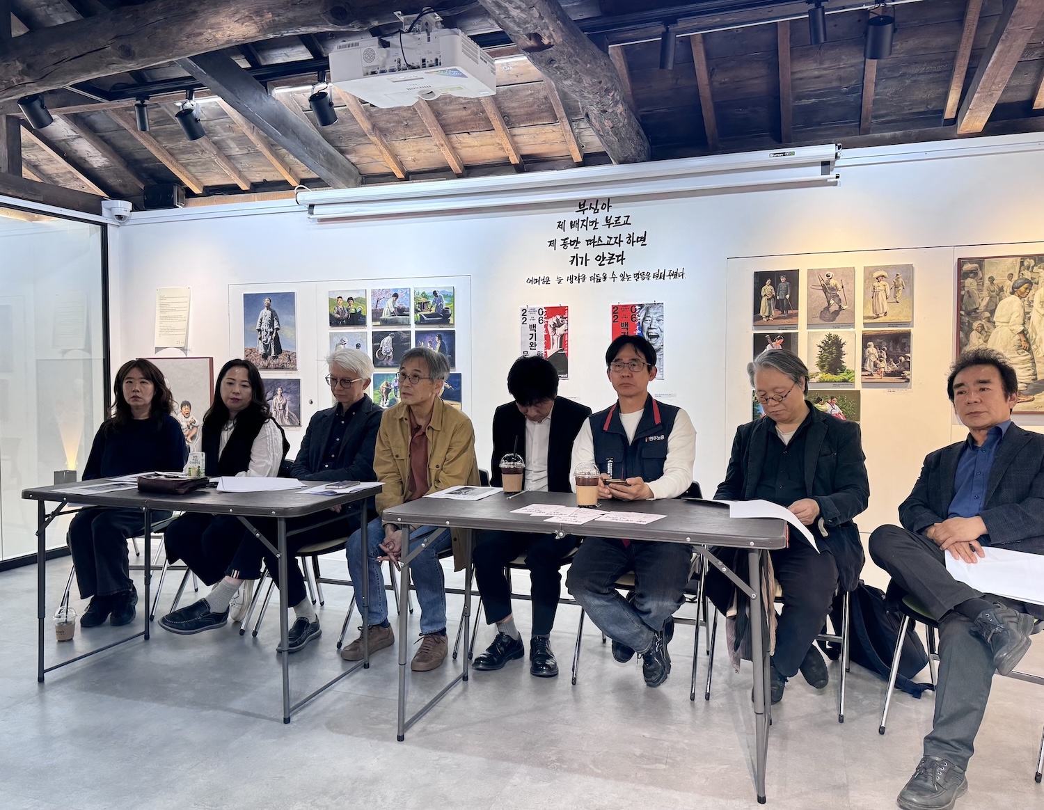 “혁명이 늪에 빠지면 예술이 앞장서”