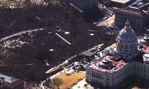 “트럼프는 왕이 아니다”…미국 전역 ‘노 킹스’ 시위 수백만 집결